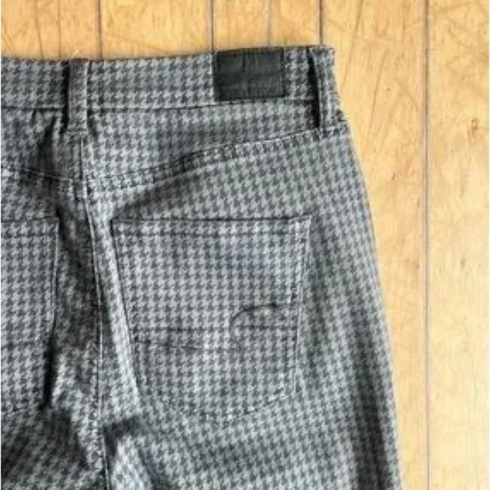 Slim Fit Houndstooth Chinos in Gray